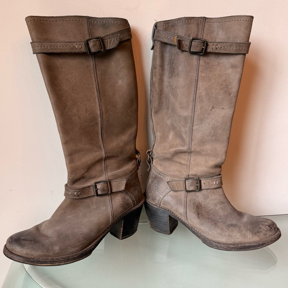 Women’s Frye Gray Leather Carman Boot. Tall Zip with buckle.